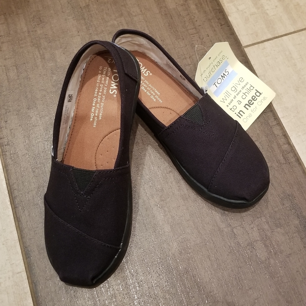TOMS Slip ons